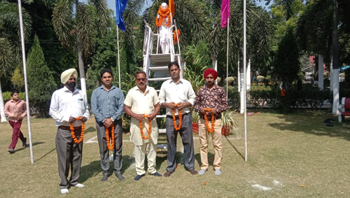 Anti Corruption Media Club offered a wreath on the occasion of Mahatma Gandhi's birth anniversary.