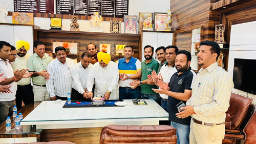 On the occasion of Ravi Garg's birthday, congratulations were given by Cabinet Minister Jodamajra and Agarwal Dharamshala Management Committee.