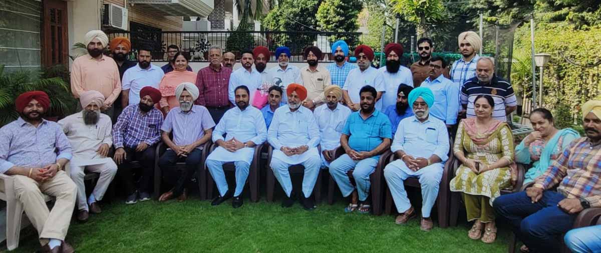 Congress leaders and councilors meeting with S. Balbir Singh
