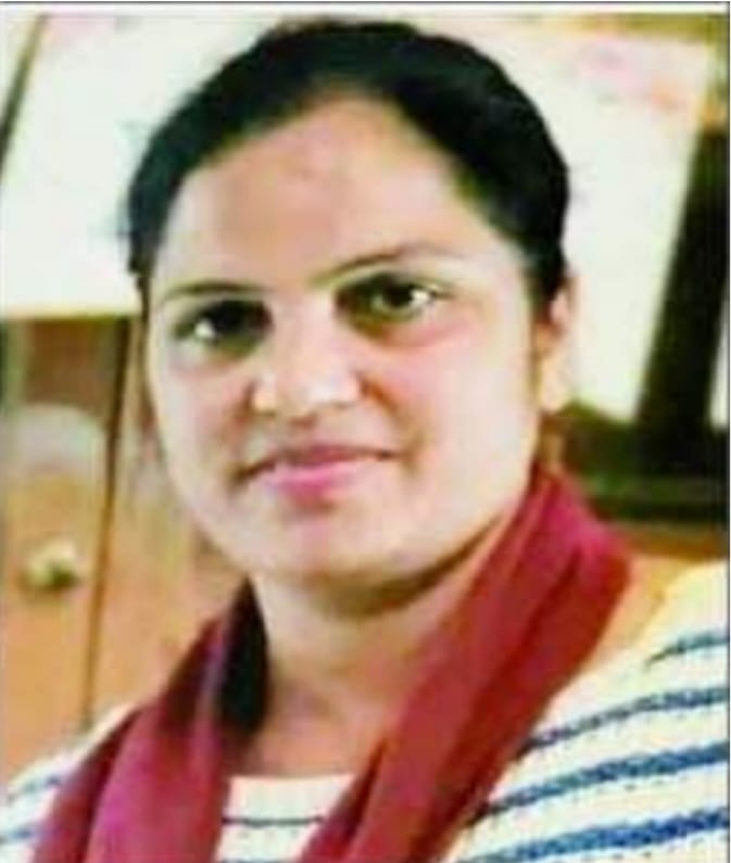 कनाडा में रहने वाले एक पति ने अपनी पत्नी की धारदार हथियार से हत्या कर दी