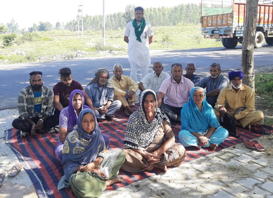 The people of Dhadha Khurd staged a protest over not getting the outstanding toilet money for the last three years.