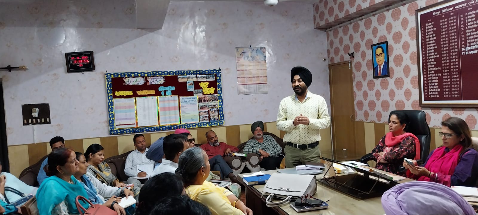 Meeting with the education officials regarding the board of private schools to be written in Punjabi language