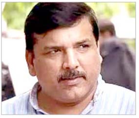 Vivek Tyagi, who is close to Sanjay Singh, reached the ED office, the AAP leader will be questioned in front of him