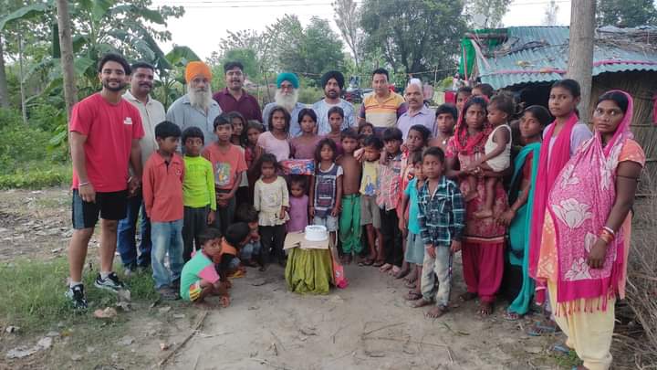 On International Daughter's Day, members of Shaheed Bhagat Singh Club Gagret celebrated Daughter's Day with daughters and cut the cake