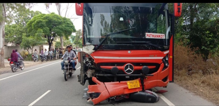 A young man died in a serious collision between a bus and a motorcycle, the driver and the conductor escaped from the spot, people got angry and blocked the road.