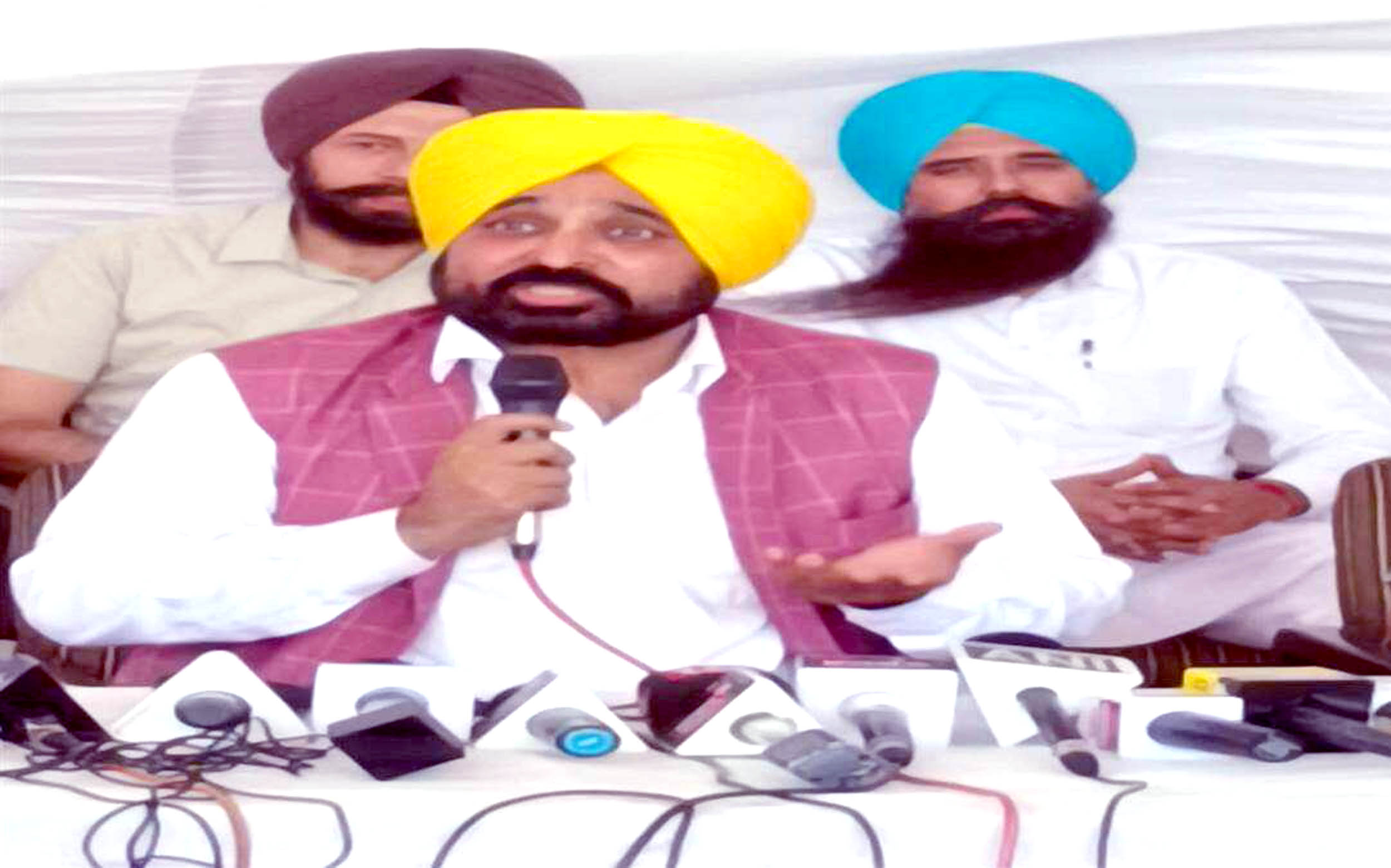 CM Mann scolded Bajwa, said- 'The claims of being in touch with AAP MLAs are false; take care of yourself first