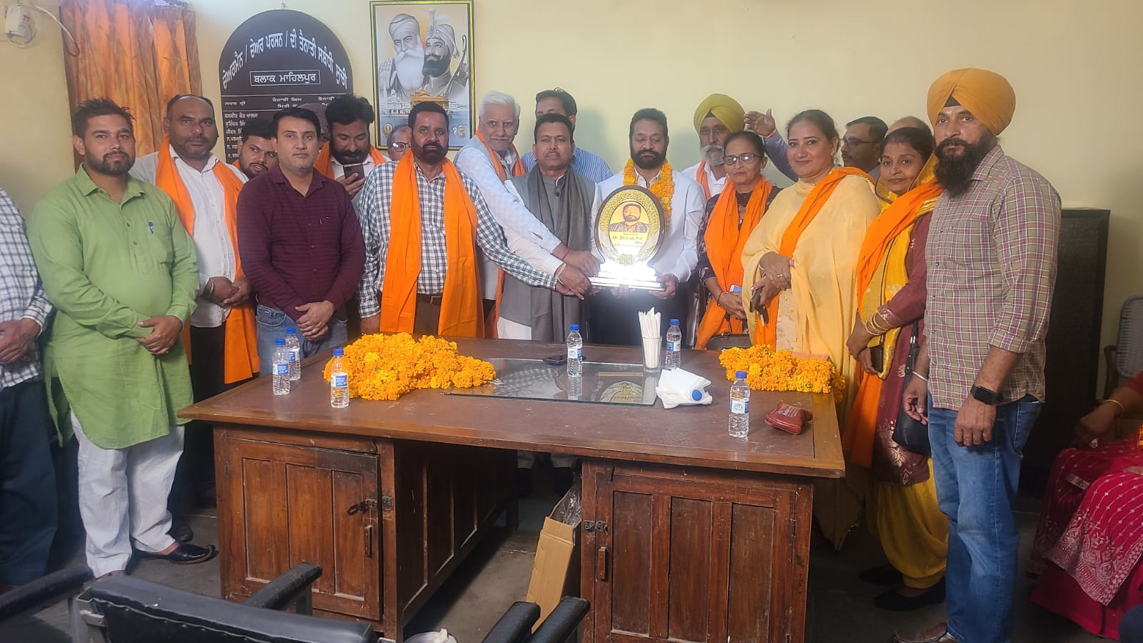 On the occasion of the retirement of BDPO Dharmapal, an honor function was held.