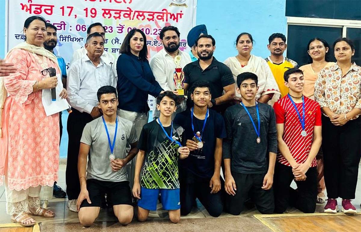 In the state level badminton competitions, hoisted the flag of Jalandhar in the boys' 17 years category and Gurdaspur district in the 19 years category.