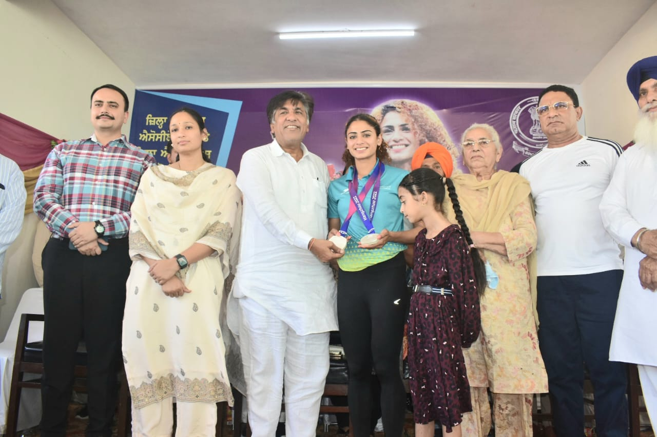 Harmilon Bains is a source of inspiration for the sportsmen of the district : Komal Mittal