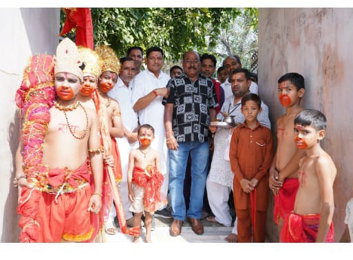 दशहरा ट्रस्ट रामपुर बिल्डो ने रवि राज खन्ना के नेतृत्व में झंडा रस्म अदा की