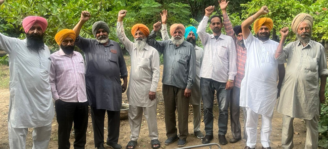 Protest by Periphery Milkman Union Chandigarh Mohali regarding the demands of milkmen