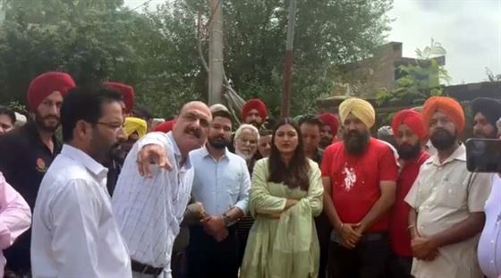 Cabinet Minister Anmol Gagan Mann orders to stop dumping garbage in Darpan City of Kharar People are disturbed due to dumping ground.