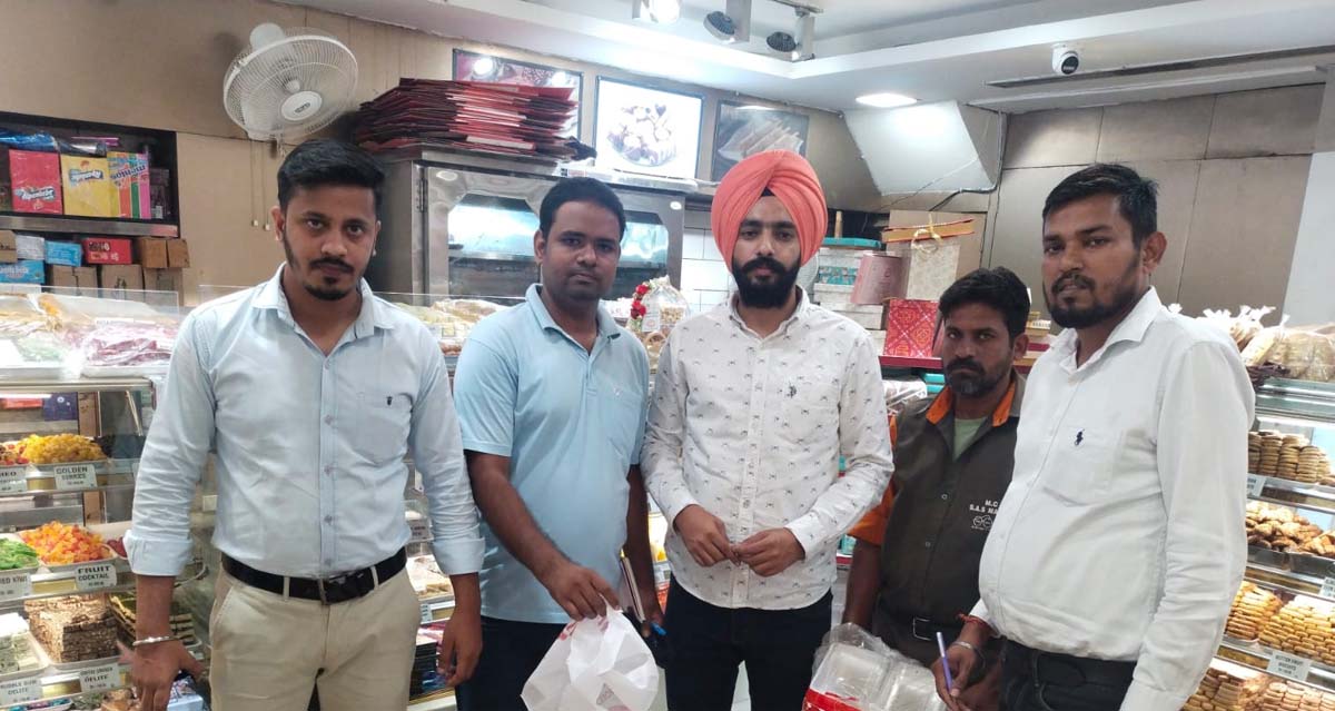 ਦੁਕਾਨਾਂ ਤੇ ਵਰਤੇ ਜਾਂਦੇ ਪਲਾਸਟਿਕ ਦੇ ਲਿਫਾਫਿਆਂ ਦੀ ਜਾਂਚ ਕੀਤੀ 35 ਹਜਾਰ ਦਾ ਚਾਲਾਨ ਕੱਟਿਆ, 10 ਕਿਲੋ ਲਿਫਾਫੇ ਜਬਤ ਕੀਤੇ