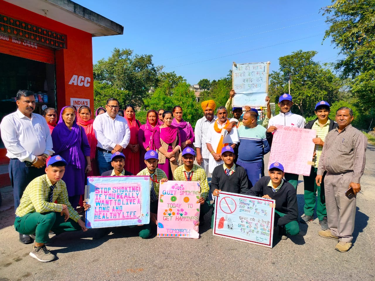 SDM Bangana fills enthusiasm under Har Ghar Dastak campaign in Momniar Panchayat of drug free Una campaign.