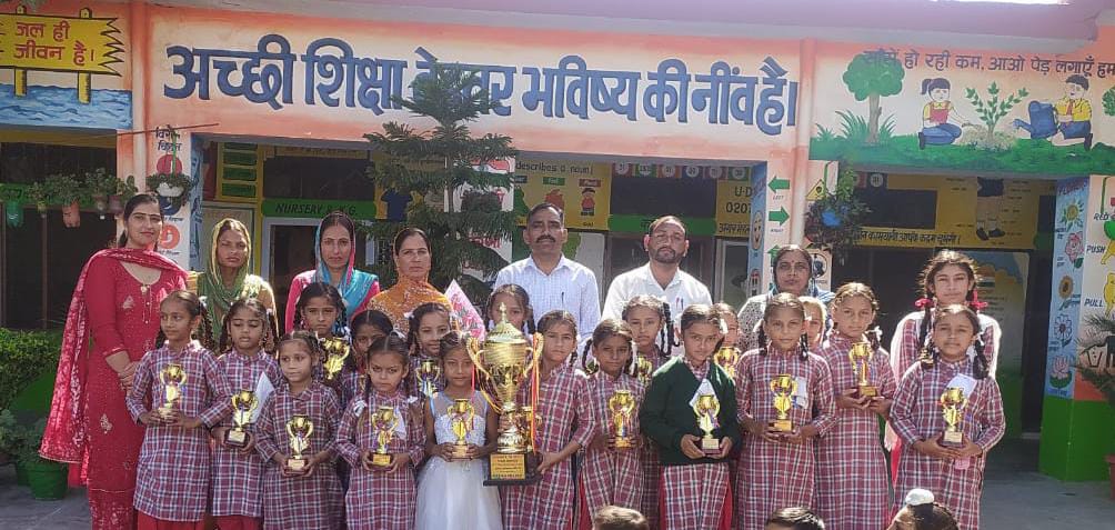 In the district level primary school sports competition, the folk dance team of Government Primary School Bhadori of Haroli block stood first.