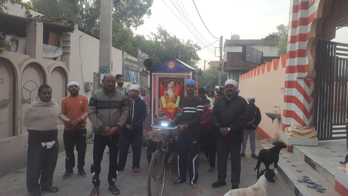 Organizing Prabhat Feritas in connection with the birth anniversary of Lord Maharishi Valmiki Ji