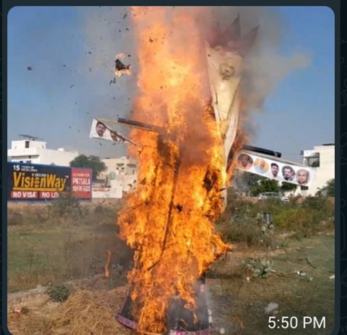 On the invitation of 18 organizations, effigies of the central government and corporate houses were blown up