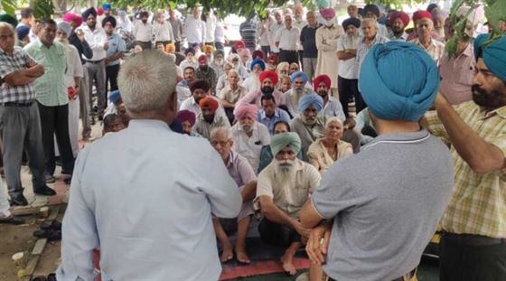 ਪਲਾਟਾਂ ਦੀ ਕੀਮਤ ਵਿੱਚ ਵਾਧੇ ਦਾ ਮਸਲਾ ਹਲ ਨਾ ਹੋਣ ਤੇ ਸੈਕਟਰ 76 ਤੋਂ 80 ਦੇ ਪਲਾਟ ਮਾਲਕਾਂ ਵਲੋਂ ਧਰਨਾ ਮੁਹਾਲੀ ਦੇ ਵਿਧਾਇਕ ਨੇ ਮੁੱਖ ਮੰਤਰੀ ਨਾਲ ਮੀਟਿੰਗ ਕਰਵਾਉਣ ਦਾ ਦਿੱਤਾ ਭਰੋਸਾ 