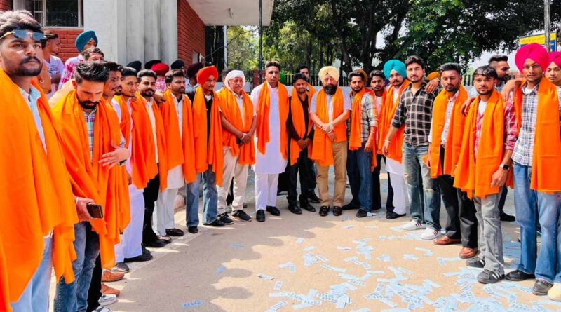 सरकारी कॉलेज में छात्र संघ के अध्यक्ष गिल कंधोला और जीत मानसा बने