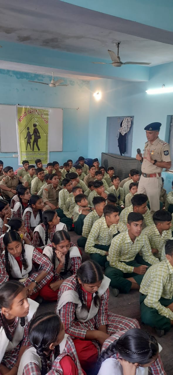 SHO Haroli Sunil Namran told the children in detail about drug abuse and traffic rules.