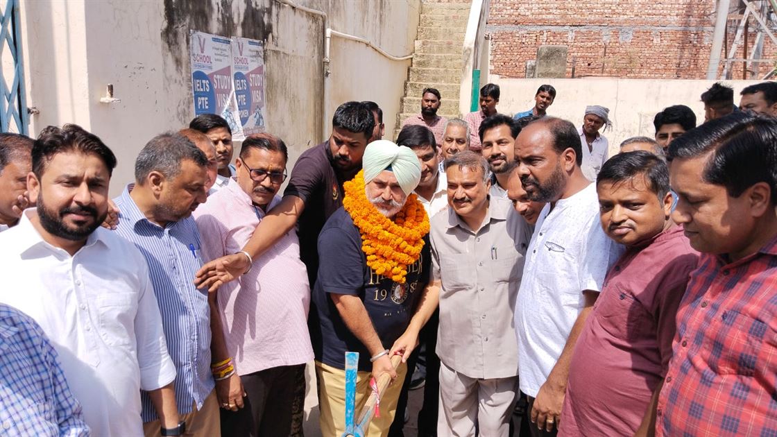 कैबिनेट मंत्री जोड़ामाजरा ने सीवरेज बिछाने के कार्य का उद्घाटन किया