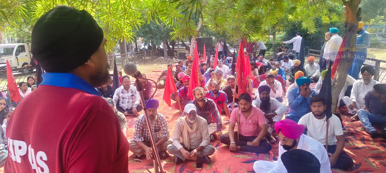 IFTU Gas Agency Workers’ Union Gheraoes DC Office in Patiala, Demands Reinstatement of Dismissed Workers