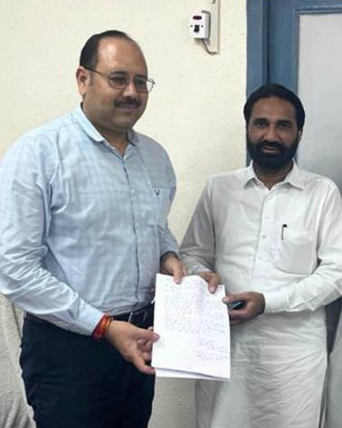 During the construction of the Expressway, the rainwater drains and link routes should be decided after consultation with the people of the concerned villages.