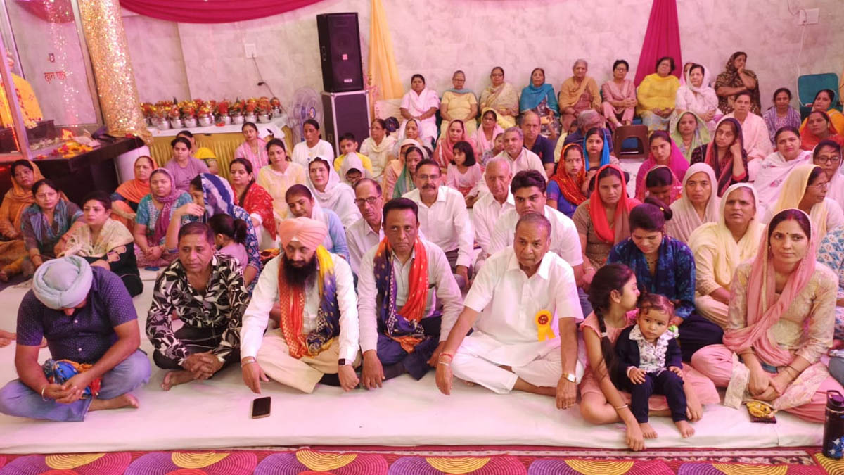 ਕੋਈ ਵੀ ਧਰਮ ਆਪਸ ਵਿੱਚ ਨਫ਼ਰਤ ਰੱਖਣਾ ਨਹੀਂ ਸਿਖਾਉਂਦਾ: ਸਵਾਮੀ ਸੁਰੇਸ਼ਵਰਾਨੰਦ ਪੁਰੀ ਜੀ ਸ਼੍ਰੀਮਦ ਭਾਗਵਤ ਕਥਾ ਦਾ ਆਯੋਜਨ ਕੀਤਾ