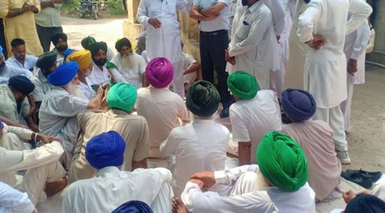 Farmers Union Sidhupur picketing in front of Axion office in Kharar Grid