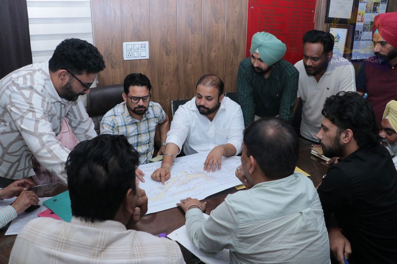 Parminder Singh Goldy Holds Meeting with Officials to Review Progress of New Bus Stand in Kharar