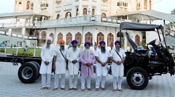 At Gurdwara Singh Shaheedan Sohana, the donor gentleman presented the chassis of the bus and asked to get a splendour's body for the construction of Aswara Sahib of Sri Guru Granth Sahib.