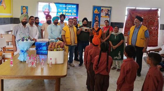 विभिन्न विद्यालयों में नेत्र परीक्षण शिविर आयोजित किये गये