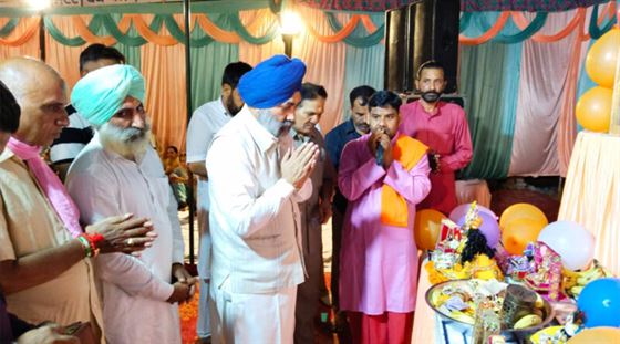ਸ਼ਾਂਤੀ ਅਤੇ ਸਦਭਾਵਨਾ ਵਾਲਾ ਜੀਵਨ ਜਿਉਣ ਦੀ ਸਿੱਖਿਆ ਦਿੰਦਾ ਜਨਮ ਅਸ਼ਟਮੀ ਦਾ ਪਵਿੱਤਰ ਦਿਹਾੜਾ : ਬੇਦੀ ਜਨਮ ਅਸ਼ਟਮੀ ਮੌਕੇ ਵੱਖ ਵੱਖ ਮੰਦਰਾਂ ਵਿੱਚ ਨਤਮਸਤਕ ਹੋਏ ਡਿਪਟੀ ਮੇਅਰ ਕੁਲਜੀਤ ਸਿੰਘ ਬੇਦੀ 