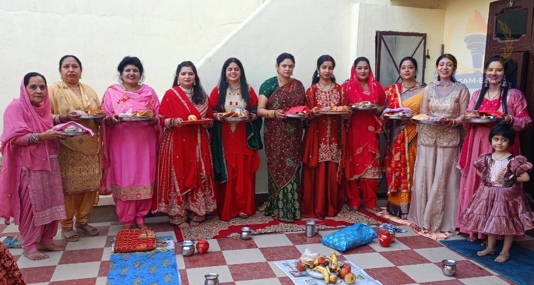 Married Women Pray for Marital Bliss; Karwa Chauth Celebrated with Devotion and Enthusiasm in Kathgarh, Fasts Broken After Moonrise