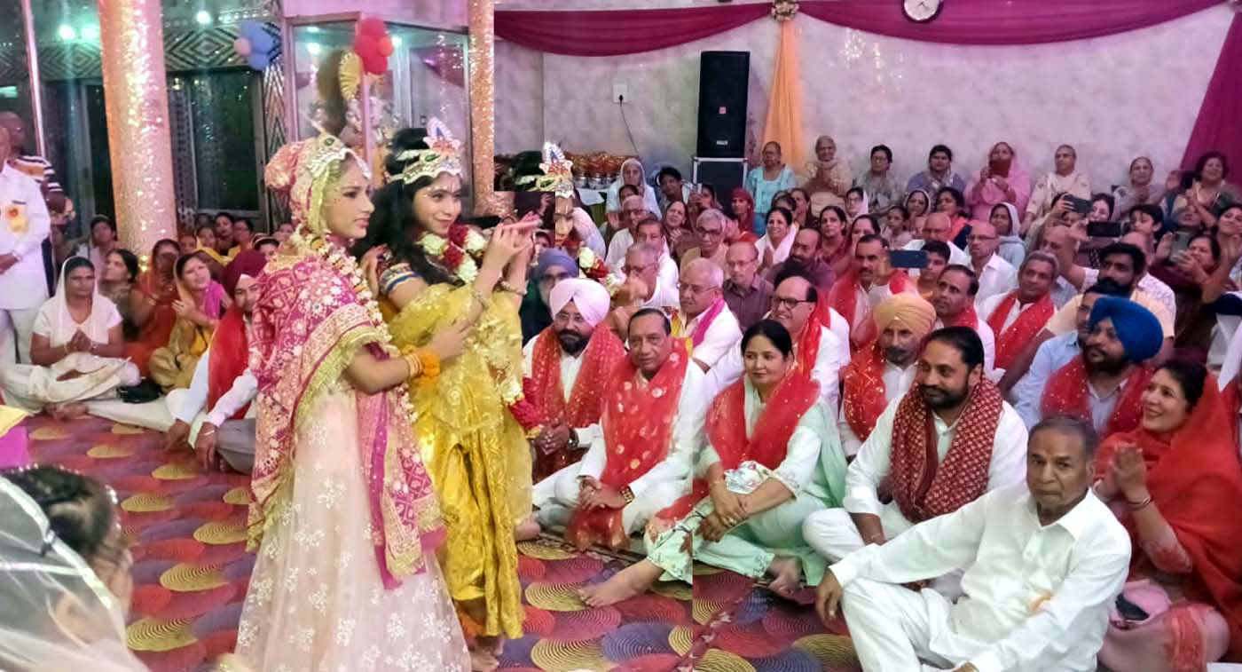 A large number of devotees participated in the sixth day of Srimad Bhagwat Katha