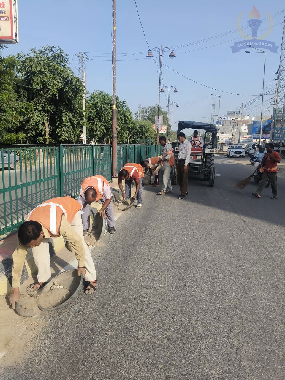 Municipal Council Conducts Extensive Cleanliness Drive on Major Roads, Including Wards 9 and 17, Under Guidance of DMC and ADC Lakshit Sarin