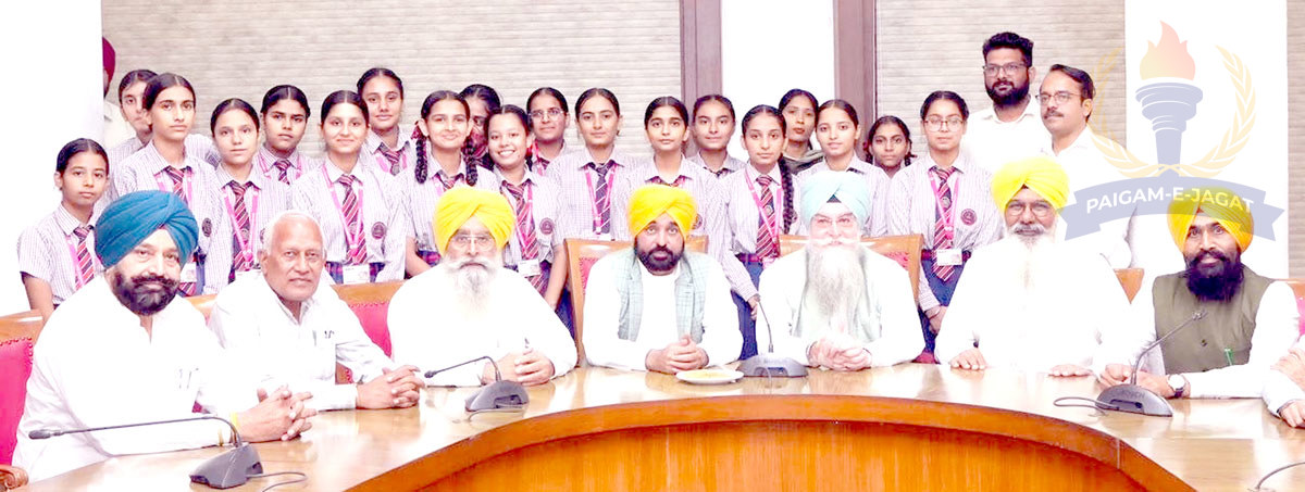 Chief Minister Meets School Students