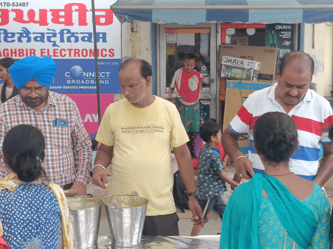 Lions Club Hushiarpur Mata Chintpurni's Annual Jod Mela Continues Langar at Hushiarpur, August 23