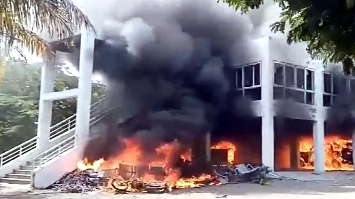 Fire broke out over Maratha reservation in Maharashtra